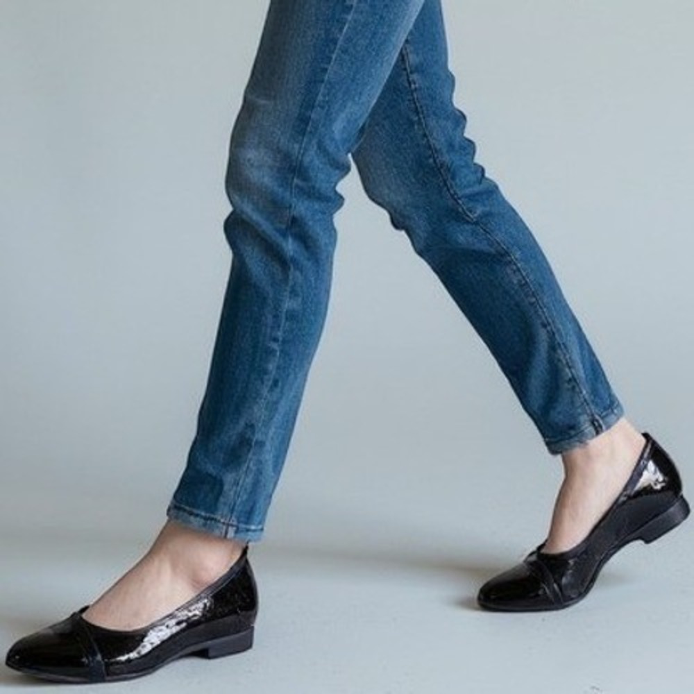 Clarks Unstructured Black Patent Croc Embossed Leather Flats Shoes Women